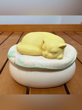 Vintage Hallmark Porcelain Sleeping Cat Trinket Box